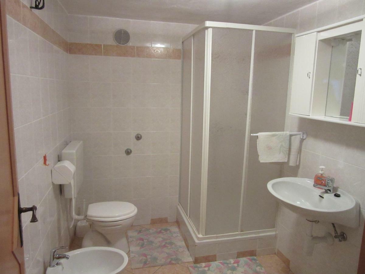 Apartmani Gracijela Karlobag Exteriör bild