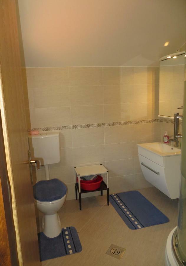 Apartmani Gracijela Karlobag Exteriör bild