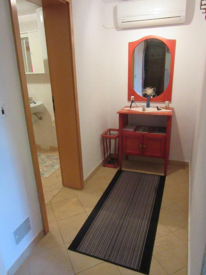 Apartmani Gracijela Karlobag Exteriör bild