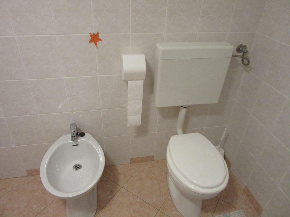 Apartmani Gracijela Karlobag Exteriör bild