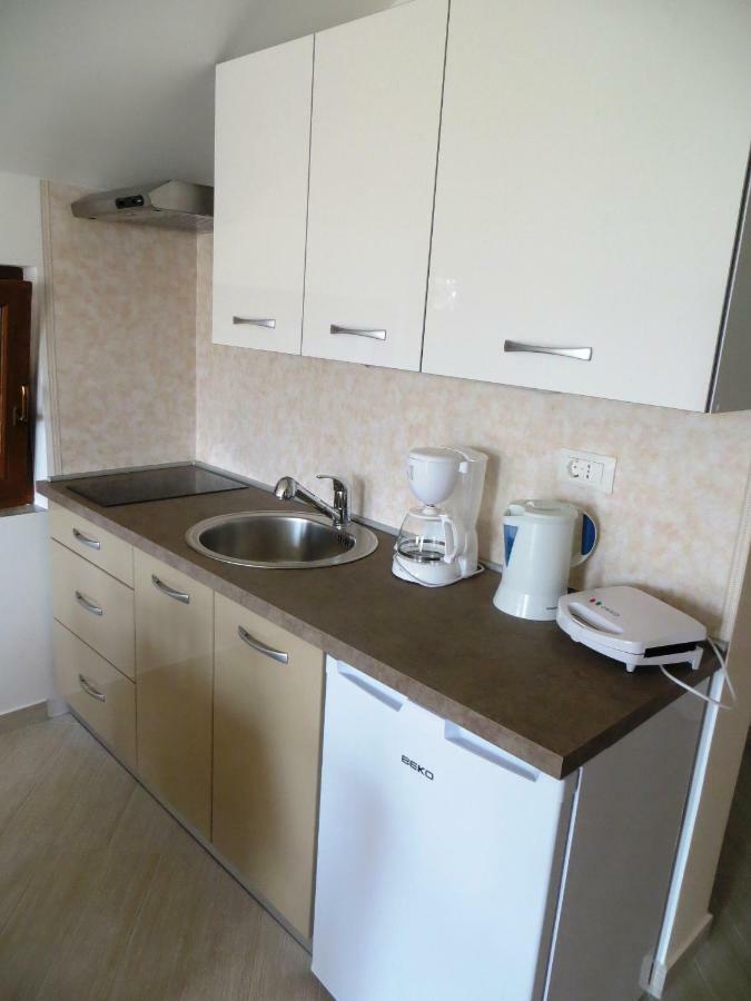Apartmani Gracijela Karlobag Exteriör bild